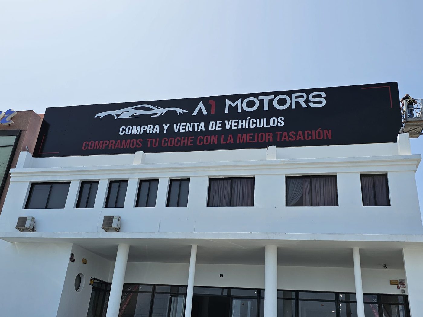 A1 Motors — cartel luminoso de concesionario de ALFA Rótulos