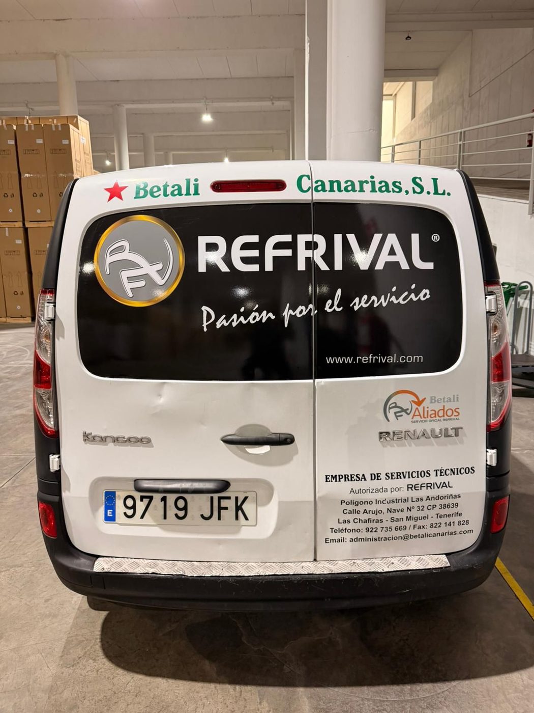 Rotulación de furgoneta de Bitali Canarias