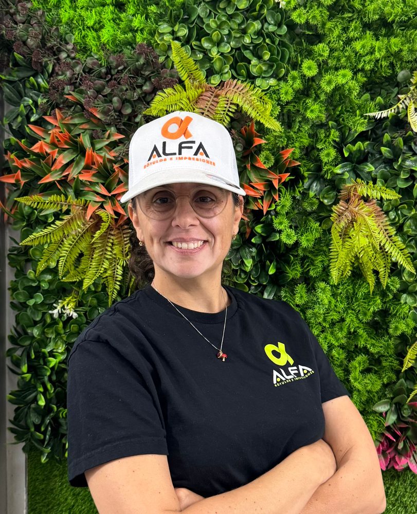 Lorena, diseñadora gráfica de ALFA Rótulos