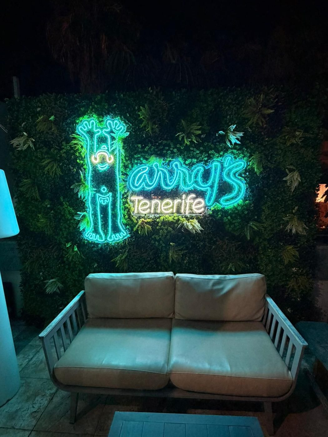 Harry's Tenerife — rótulo de neón de ALFA Rótulos